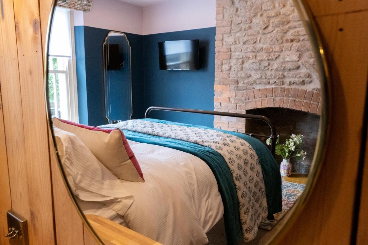 The Sheep And Penguin Hotel เวลส์ ภายนอก รูปภาพ