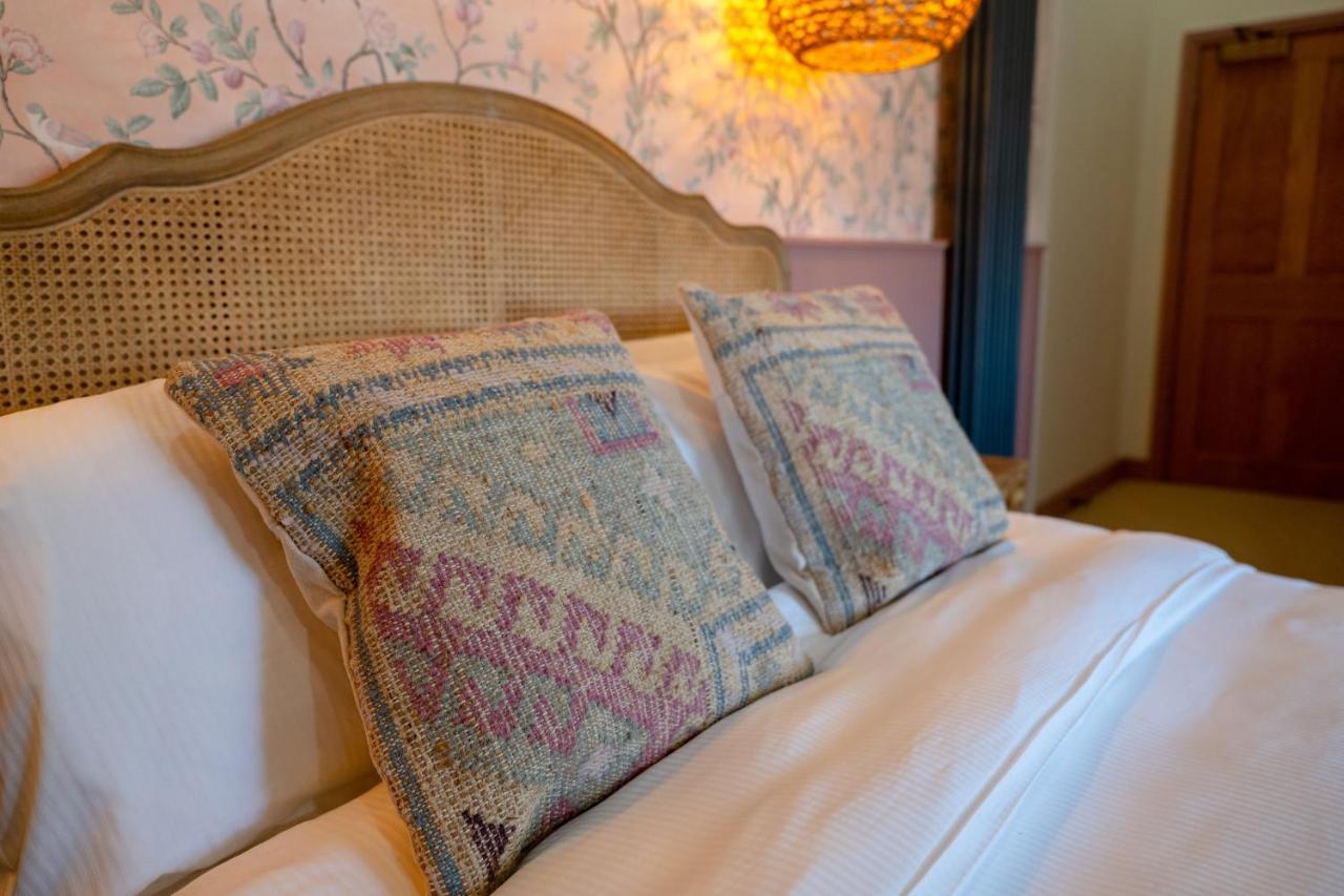 The Sheep And Penguin Hotel เวลส์ ภายนอก รูปภาพ